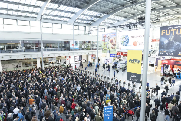 Cuireadh tús le Bauma 2025 i München, an Ghearmáin | Co Innealra Quangong, Ltd - Léiríonn trealamh go hiomlán uathoibríoch Zenith ZN2000-2 airde nua de mhonarú cliste