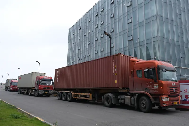 Meaisíní Déantúsaíochta Bríce QGM Seolta chuig an Meánoirthear, ag Cabhrú le Tógáil Réigiúnach Léim Nua Ar Aghaidh a Thógáil