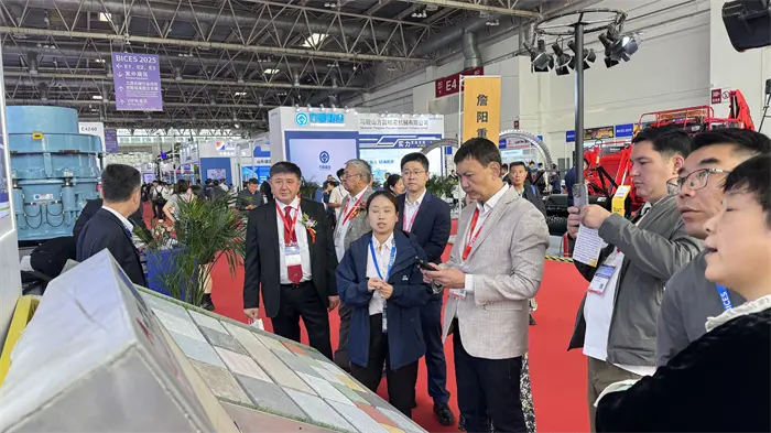 Cruinniú Órga an Fhómhair chun Déantúsaíocht Chliste a Labhairt, Cruthaíonn Neart Quangong Brilliance