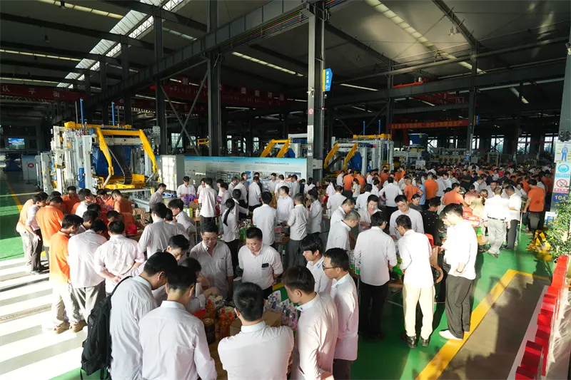 Tugann an ghealach lán áthas agus spleodar, agus cruthaíonn 