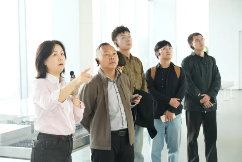 Ollscoil agus Fiontraíocht Bí Láimh le Dul ar Thuras Nua, Ag Nuáil le haghaidh Todhchaí Glas