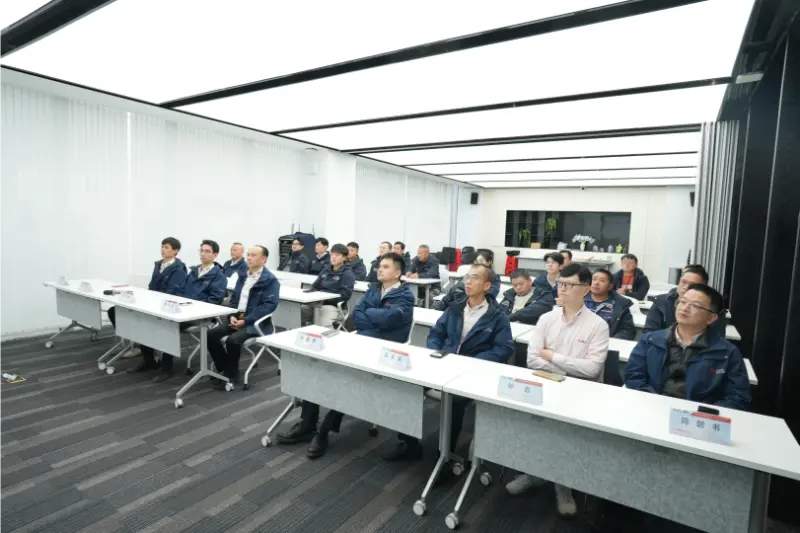 Chríochnaigh an cruinniú slógtha le haghaidh tionscadal déanta brící thar lear Quangong Machinery Co., Ltd.