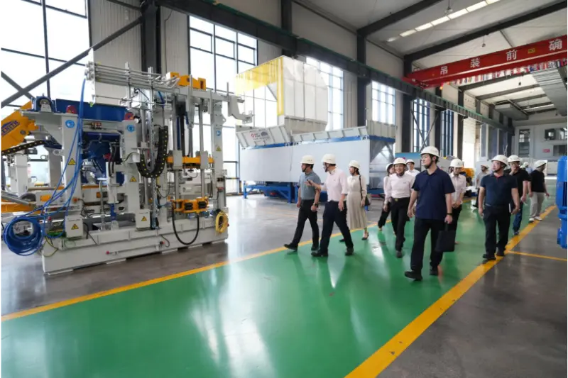Tugann oifigigh ó Roinn Tionscail agus Teicneolaíocht Faisnéise Cúige Fujian cuairt ar Quangong Machinery Co., Ltd. le haghaidh Iniúchta agus Treorach
