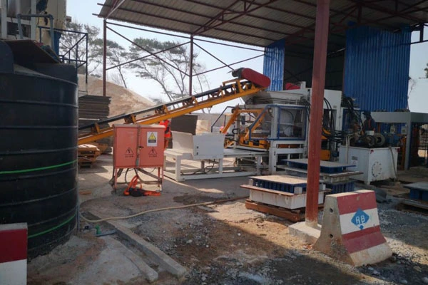 Líne Táirgthe Uathoibríoch QGM QT10 Do thionscadal Dakar BRT (Bus Rapid Transit) China Road and Bridge Corporation (CRBC)