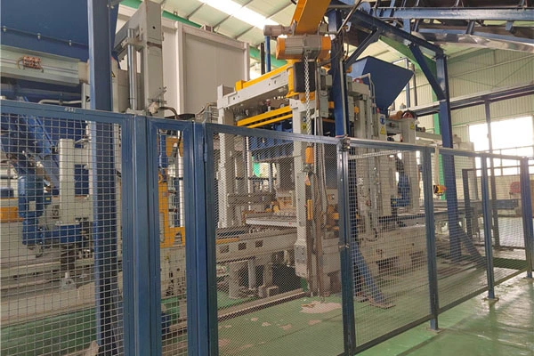 Zenith1500-2 Tionscadal Bloc Coincréite Meaisín curtha i Oibriú, Ag Cabhrú le Tógáil Chathrach Mailí